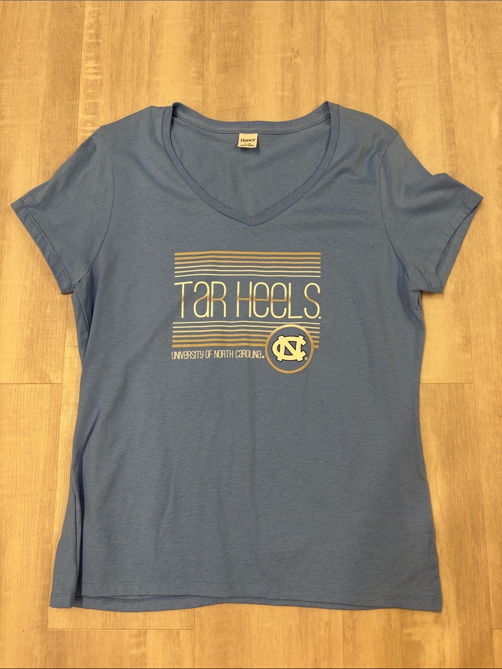 University of North Carolina Tar Heels Blue Short Sleeve V-Neck Tee Large